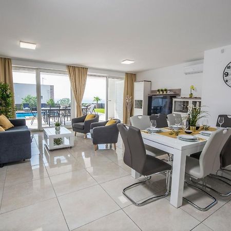 Villas Royal II With Private Pool Novalja Exterior foto